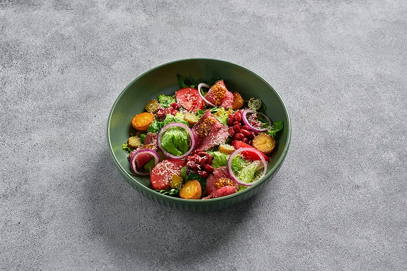 Салат с ростбифом и горчично-медовым соусом